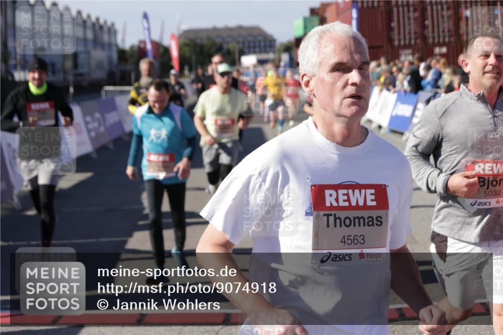 03.10.2025 - Köhlbrandbrückenlauf Jannik Wohlers http://msf.ph/oto/9074918 03.10.2025 13:16:22 Ziel 4144, 4146, 4317, 4347, 4414, 4563, 4586, 4696, 4928, 4952, 5032, 5498, 5684, 5806, 5836, 5983, 6761, 6771 meine-sportfotos.de