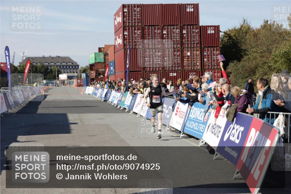 03.10.2025 - Köhlbrandbrückenlauf Jannik Wohlers http://msf.ph/oto/9074925 03.10.2025 12:46:05 Ziel 4004 meine-sportfotos.de