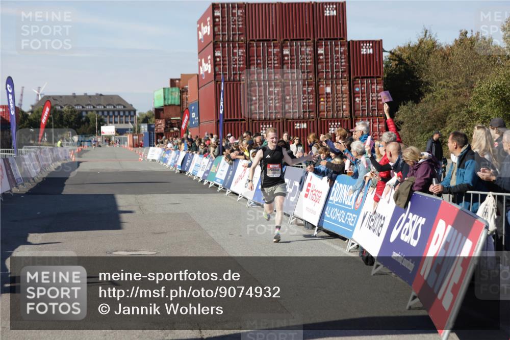03.10.2025 - Köhlbrandbrückenlauf Jannik Wohlers http://msf.ph/oto/9074932 03.10.2025 12:46:05 Ziel 4004 meine-sportfotos.de
