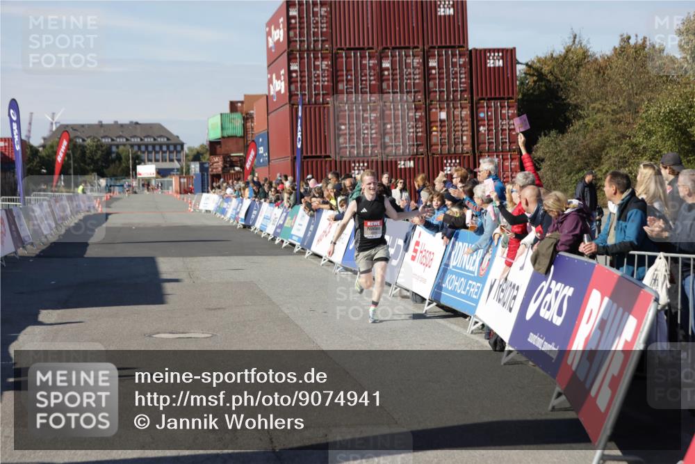 03.10.2025 - Köhlbrandbrückenlauf Jannik Wohlers http://msf.ph/oto/9074941 03.10.2025 12:46:05 Ziel 4004 meine-sportfotos.de