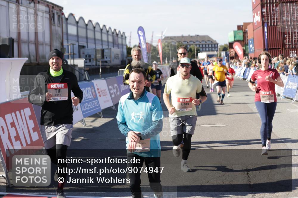 03.10.2025 - Köhlbrandbrückenlauf Jannik Wohlers http://msf.ph/oto/9074947 03.10.2025 13:16:23 Ziel 4144, 4146, 4317, 4347, 4414, 4563, 4586, 4696, 4928, 4952, 5032, 5498, 5684, 5806, 5815, 5836, 5983, 6761, 6771 meine-sportfotos.de