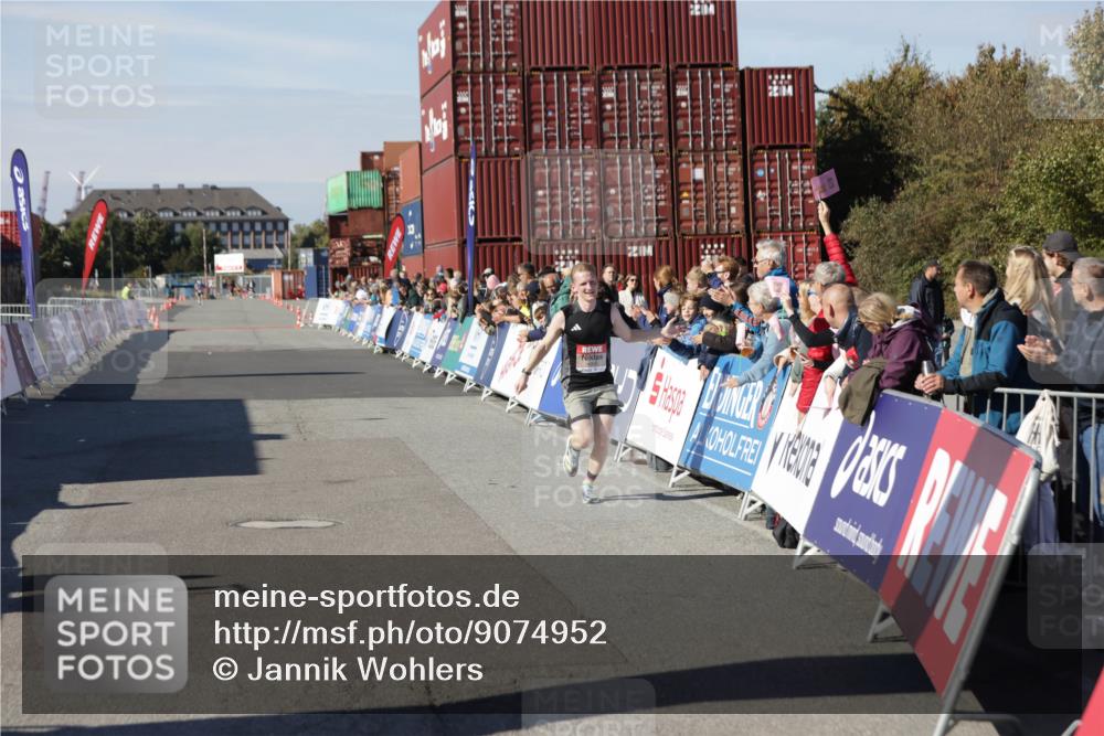 03.10.2025 - Köhlbrandbrückenlauf Jannik Wohlers http://msf.ph/oto/9074952 03.10.2025 12:46:05 Ziel 4004 meine-sportfotos.de