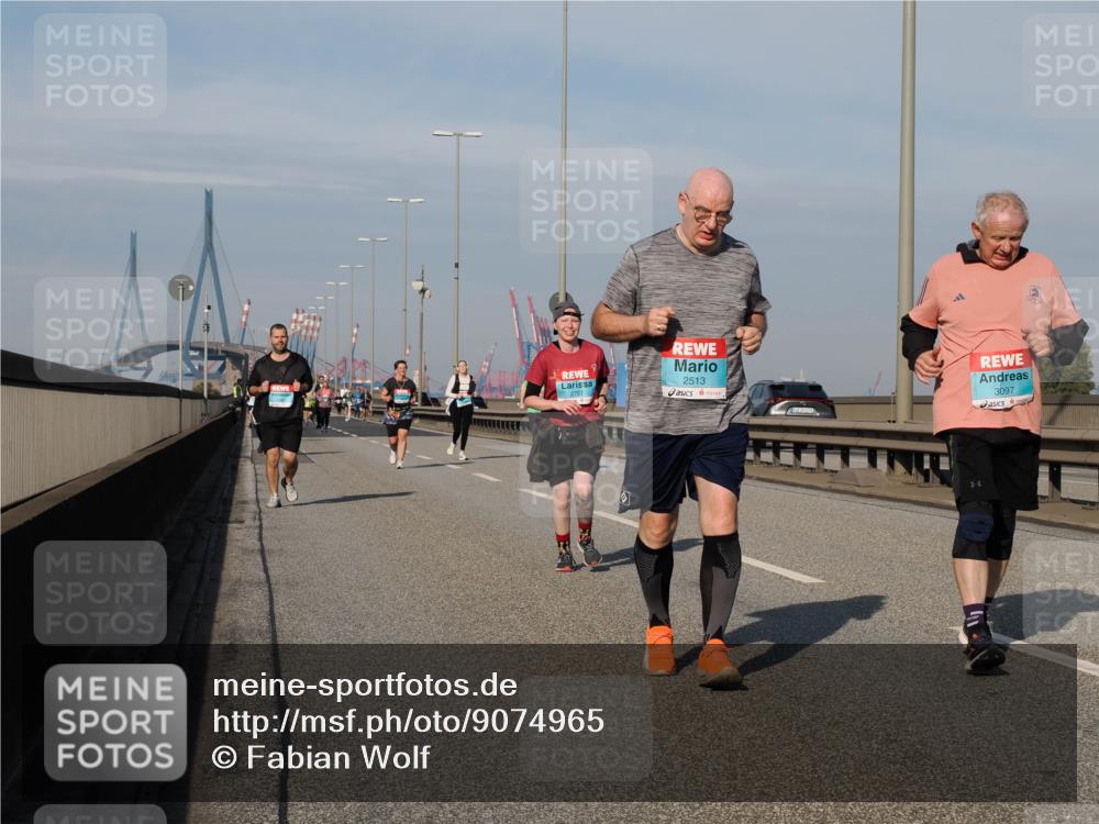 03.10.2025 - Köhlbrandbrückenlauf Fabian Wolf http://msf.ph/oto/9074965 03.10.2025 10:14:30 Position 3 2757, 2513, 3097 meine-sportfotos.de