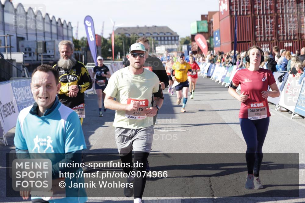 03.10.2025 - Köhlbrandbrückenlauf Jannik Wohlers http://msf.ph/oto/9074966 03.10.2025 13:16:23 Ziel 4144, 4146, 4317, 4347, 4414, 4563, 4586, 4696, 4928, 4952, 5032, 5498, 5684, 5806, 5815, 5836, 5983, 6761, 6771 meine-sportfotos.de