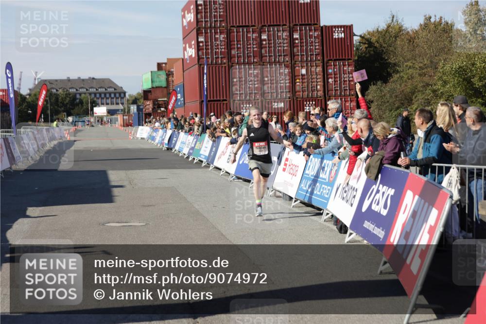 03.10.2025 - Köhlbrandbrückenlauf Jannik Wohlers http://msf.ph/oto/9074972 03.10.2025 12:46:05 Ziel 4004 meine-sportfotos.de