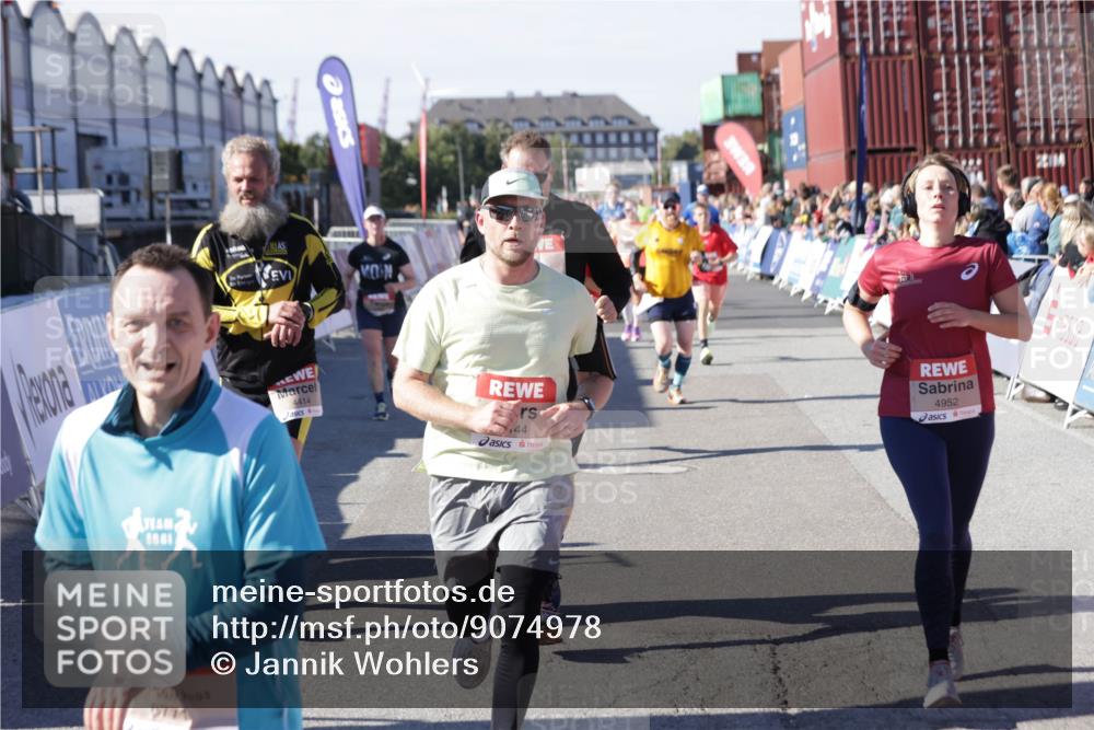 03.10.2025 - Köhlbrandbrückenlauf Jannik Wohlers http://msf.ph/oto/9074978 03.10.2025 13:16:23 Ziel 4144, 4146, 4317, 4347, 4414, 4563, 4586, 4696, 4928, 4952, 5032, 5498, 5684, 5806, 5815, 5836, 5983, 6761, 6771 meine-sportfotos.de