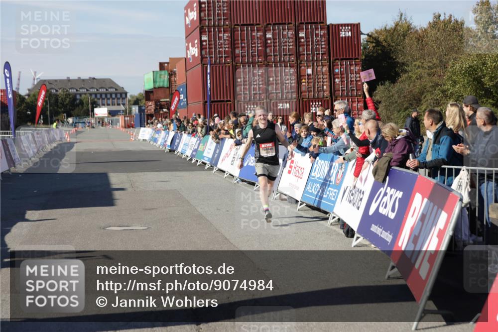 03.10.2025 - Köhlbrandbrückenlauf Jannik Wohlers http://msf.ph/oto/9074984 03.10.2025 12:46:05 Ziel 4004 meine-sportfotos.de