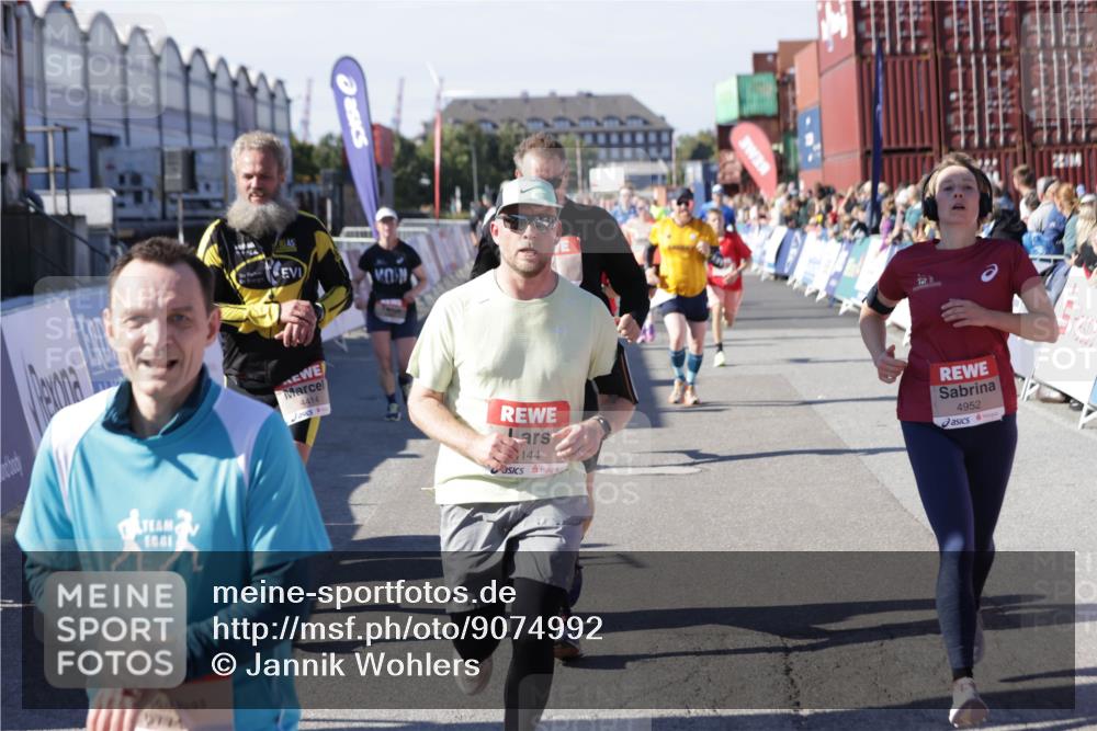 03.10.2025 - Köhlbrandbrückenlauf Jannik Wohlers http://msf.ph/oto/9074992 03.10.2025 13:16:23 Ziel 4144, 4146, 4317, 4347, 4414, 4563, 4586, 4696, 4928, 4952, 5032, 5498, 5684, 5806, 5815, 5836, 5983, 6761, 6771 meine-sportfotos.de