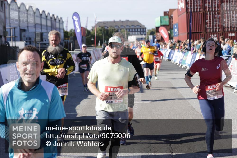03.10.2025 - Köhlbrandbrückenlauf Jannik Wohlers http://msf.ph/oto/9075006 03.10.2025 13:16:24 Ziel 4144, 4146, 4314, 4317, 4347, 4408, 4414, 4563, 4586, 4696, 4928, 4952, 5032, 5498, 5570, 5806, 5815, 5836, 5983, 6353, 6761, 6771, 6812 meine-sportfotos.de