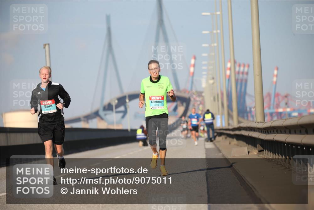 03.10.2025 - Köhlbrandbrückenlauf Jannik Wohlers http://msf.ph/oto/9075011 03.10.2025 09:41:08 Position 3 1029, 3262 meine-sportfotos.de