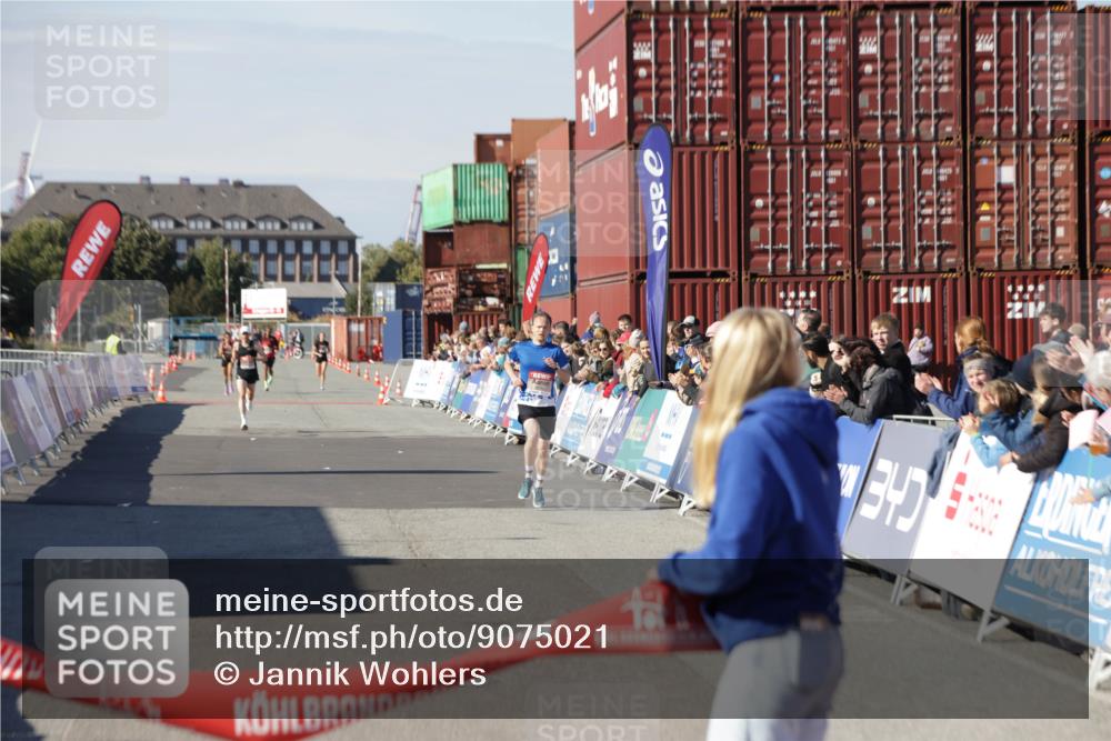 03.10.2025 - Köhlbrandbrückenlauf Jannik Wohlers http://msf.ph/oto/9075021 03.10.2025 12:46:33 Ziel 4033 meine-sportfotos.de