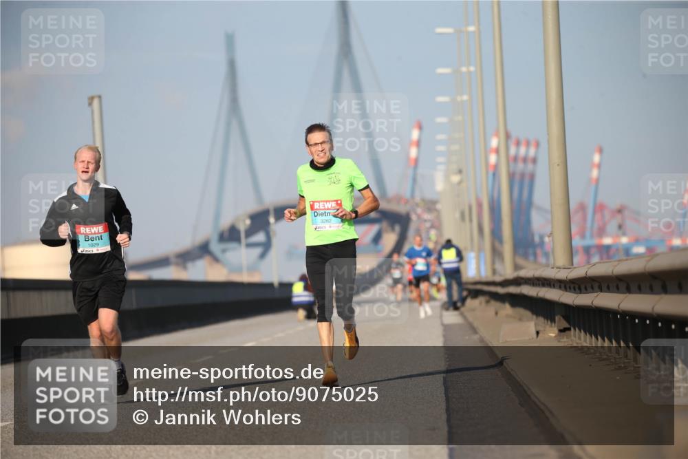 03.10.2025 - Köhlbrandbrückenlauf Jannik Wohlers http://msf.ph/oto/9075025 03.10.2025 09:41:08 Position 3 1029, 3262 meine-sportfotos.de