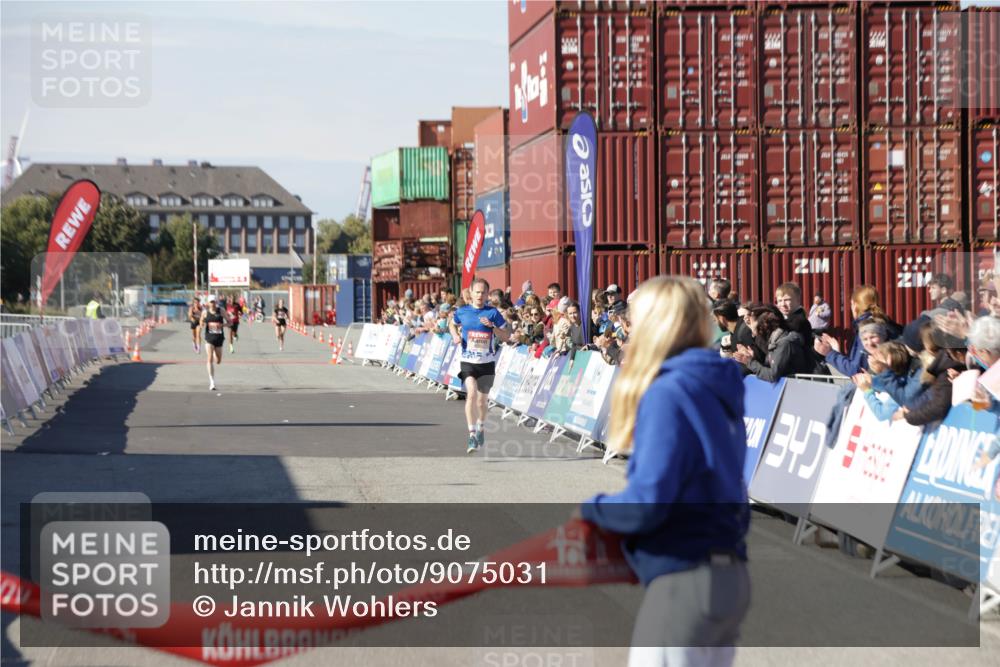 03.10.2025 - Köhlbrandbrückenlauf Jannik Wohlers http://msf.ph/oto/9075031 03.10.2025 12:46:33 Ziel 4033 meine-sportfotos.de