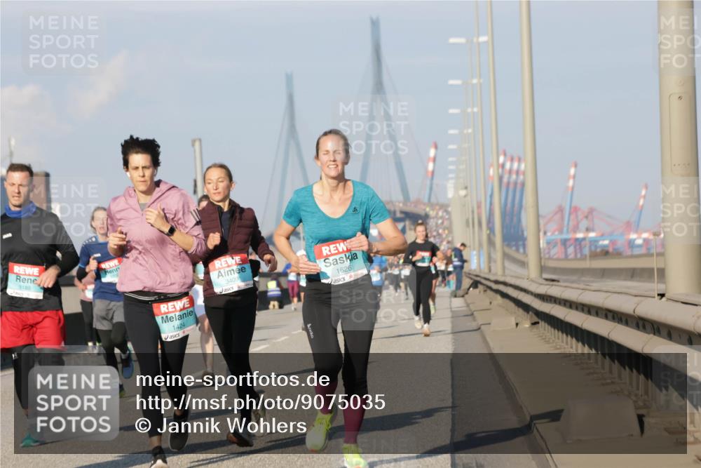 03.10.2025 - Köhlbrandbrückenlauf Jannik Wohlers http://msf.ph/oto/9075035 03.10.2025 09:51:24 Position 3 3188, 1424, 3409, 1626 meine-sportfotos.de