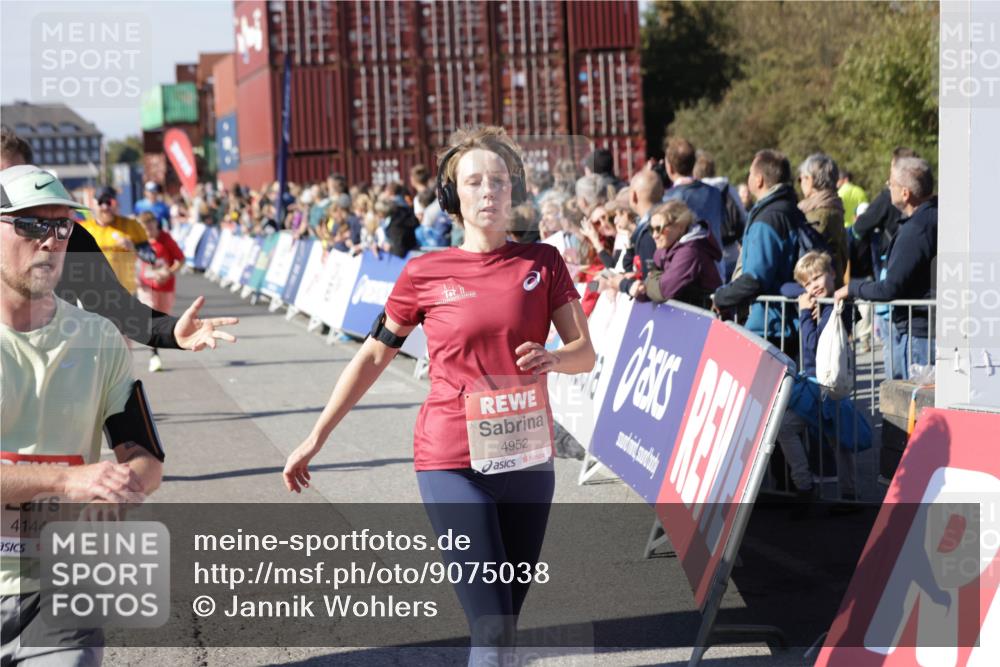 03.10.2025 - Köhlbrandbrückenlauf Jannik Wohlers http://msf.ph/oto/9075038 03.10.2025 13:16:24 Ziel 4144, 4146, 4314, 4317, 4347, 4408, 4414, 4563, 4586, 4696, 4928, 4952, 5032, 5498, 5570, 5806, 5815, 5836, 5983, 6353, 6761, 6771, 6812 meine-sportfotos.de