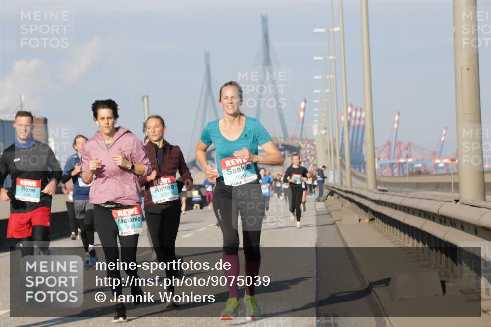 03.10.2025 - Köhlbrandbrückenlauf Jannik Wohlers http://msf.ph/oto/9075039 03.10.2025 09:51:24 Position 3 3188, 1424, 3409, 1626 meine-sportfotos.de