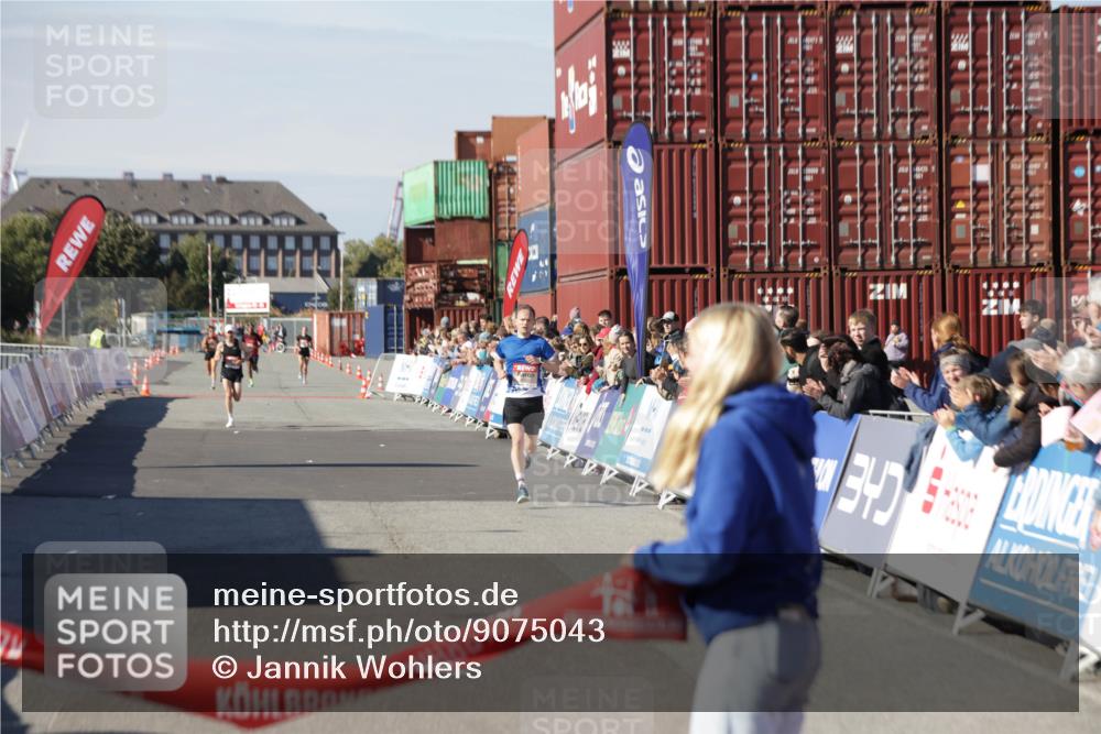 03.10.2025 - Köhlbrandbrückenlauf Jannik Wohlers http://msf.ph/oto/9075043 03.10.2025 12:46:33 Ziel 4033 meine-sportfotos.de