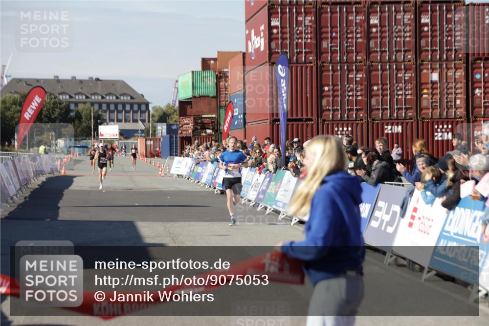 03.10.2025 - Köhlbrandbrückenlauf Jannik Wohlers http://msf.ph/oto/9075053 03.10.2025 12:46:33 Ziel 4033 meine-sportfotos.de