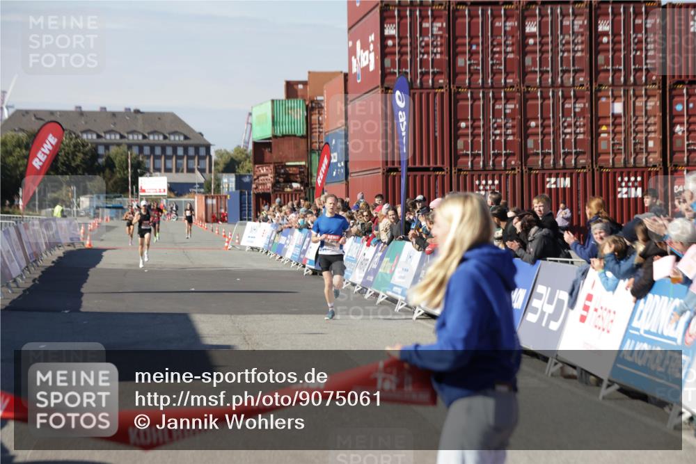 03.10.2025 - Köhlbrandbrückenlauf Jannik Wohlers http://msf.ph/oto/9075061 03.10.2025 12:46:33 Ziel 4033 meine-sportfotos.de