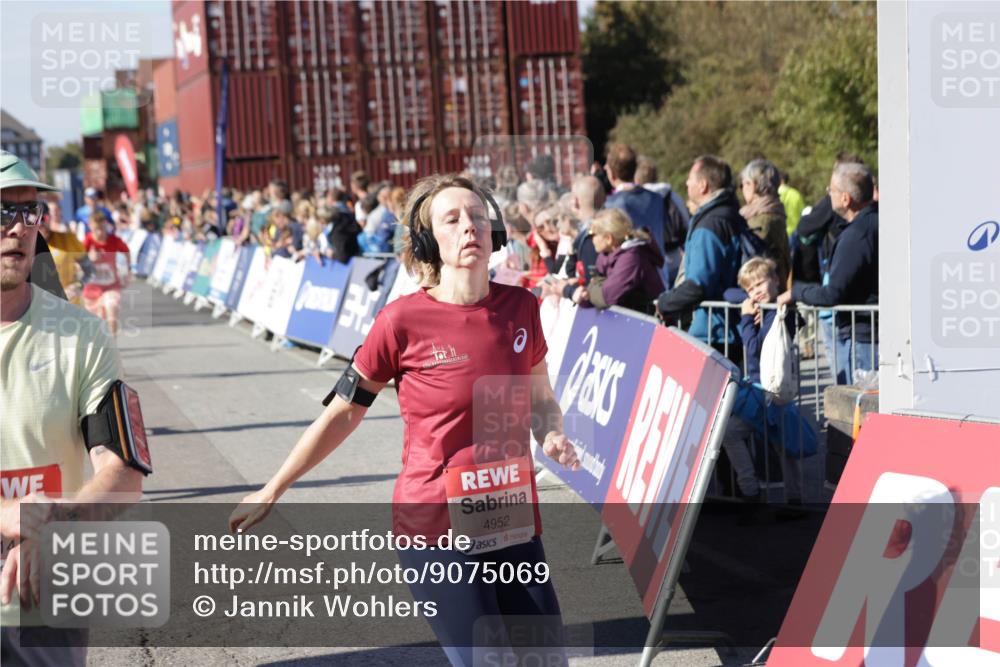 03.10.2025 - Köhlbrandbrückenlauf Jannik Wohlers http://msf.ph/oto/9075069 03.10.2025 13:16:24 Ziel 4144, 4146, 4314, 4317, 4347, 4408, 4414, 4563, 4586, 4696, 4928, 4952, 5032, 5498, 5570, 5806, 5815, 5836, 5983, 6353, 6761, 6771, 6812 meine-sportfotos.de