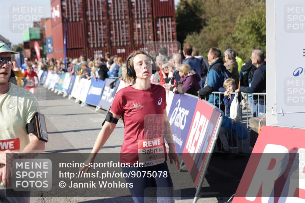 03.10.2025 - Köhlbrandbrückenlauf Jannik Wohlers http://msf.ph/oto/9075078 03.10.2025 13:16:24 Ziel 4144, 4146, 4314, 4317, 4347, 4408, 4414, 4563, 4586, 4696, 4928, 4952, 5032, 5498, 5570, 5806, 5815, 5836, 5983, 6353, 6761, 6771, 6812 meine-sportfotos.de