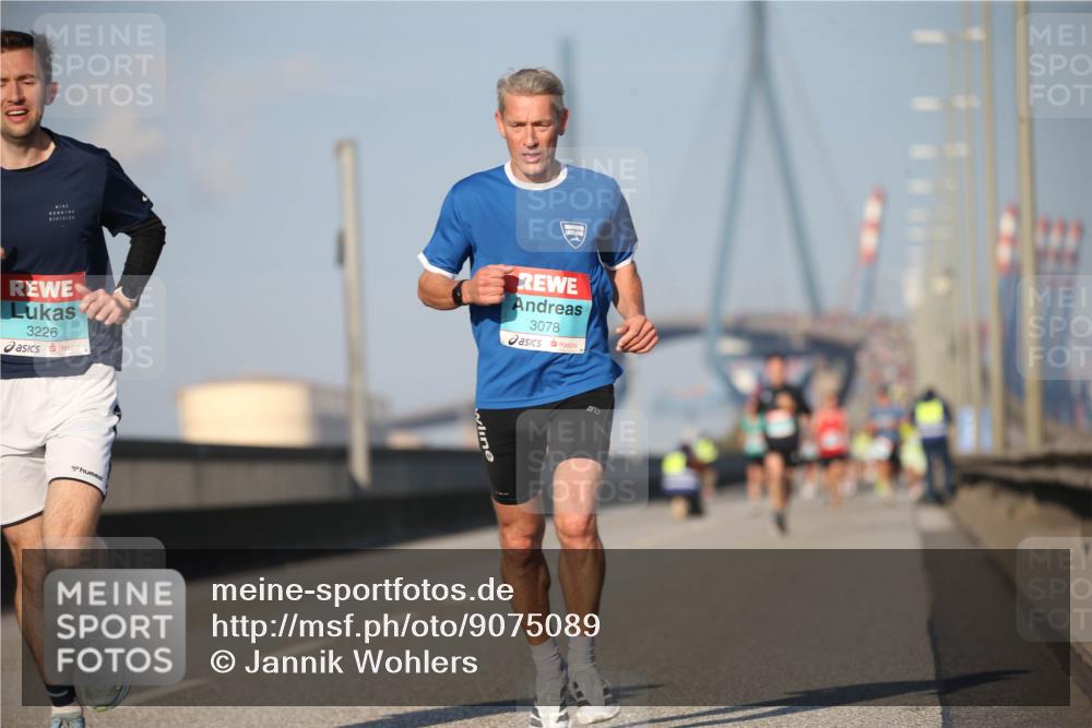 03.10.2025 - Köhlbrandbrückenlauf Jannik Wohlers http://msf.ph/oto/9075089 03.10.2025 09:41:27 Position 3 3226, 3078 meine-sportfotos.de