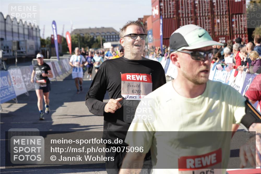 03.10.2025 - Köhlbrandbrückenlauf Jannik Wohlers http://msf.ph/oto/9075096 03.10.2025 13:16:25 Ziel 4144, 4146, 4314, 4317, 4347, 4408, 4414, 4563, 4586, 4928, 4952, 5032, 5498, 5570, 5806, 5815, 5836, 5983, 6353, 6761, 6771, 6812 meine-sportfotos.de