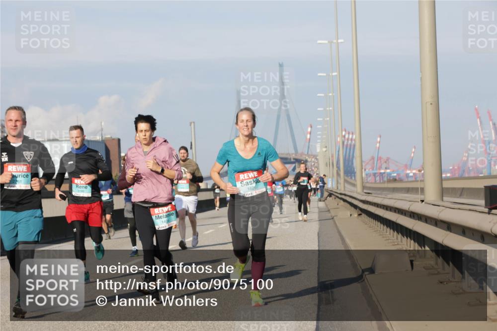 03.10.2025 - Köhlbrandbrückenlauf Jannik Wohlers http://msf.ph/oto/9075100 03.10.2025 09:51:24 Position 3 2761, 3188, 1626, 1424 meine-sportfotos.de