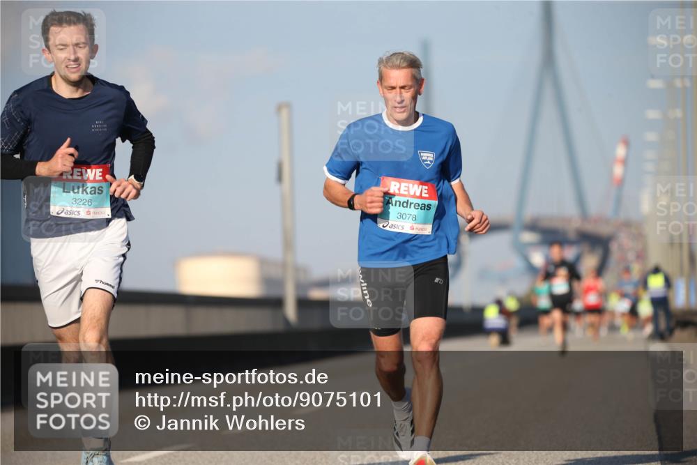 03.10.2025 - Köhlbrandbrückenlauf Jannik Wohlers http://msf.ph/oto/9075101 03.10.2025 09:41:27 Position 3 3226, 3078 meine-sportfotos.de