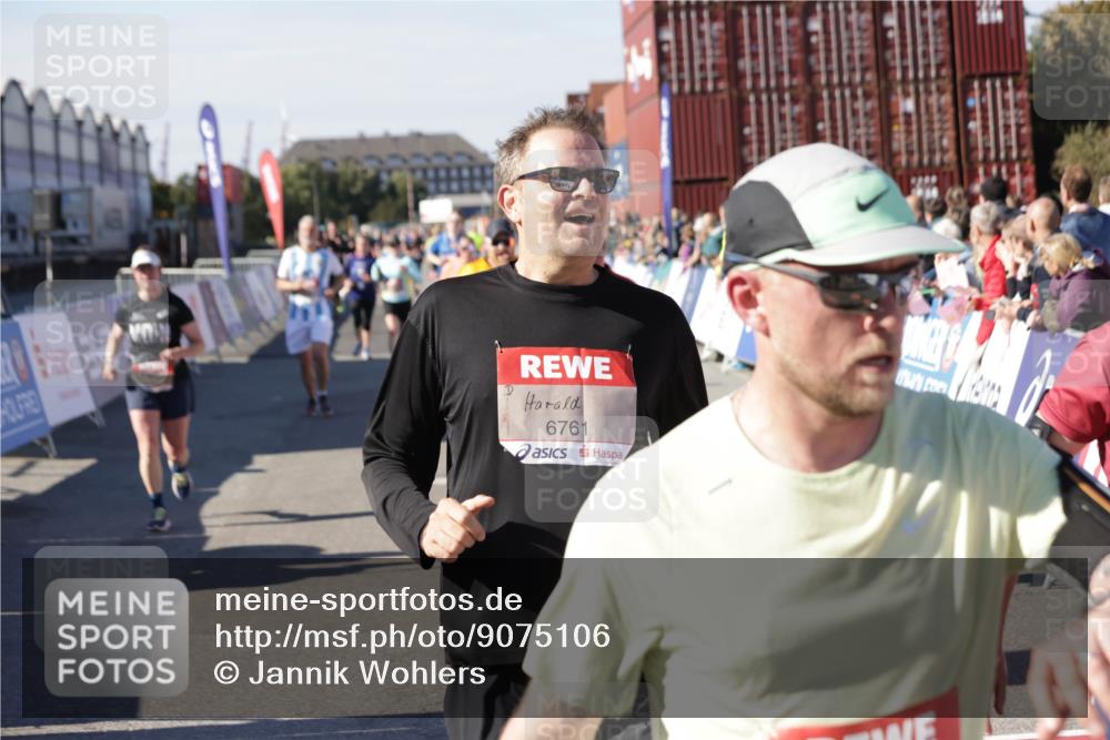 03.10.2025 - Köhlbrandbrückenlauf Jannik Wohlers http://msf.ph/oto/9075106 03.10.2025 13:16:25 Ziel 4144, 4146, 4314, 4317, 4347, 4408, 4414, 4563, 4586, 4928, 4952, 5032, 5498, 5570, 5806, 5815, 5836, 5983, 6353, 6761, 6771, 6812 meine-sportfotos.de