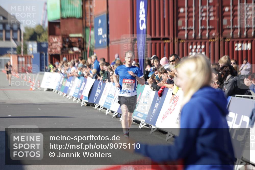 03.10.2025 - Köhlbrandbrückenlauf Jannik Wohlers http://msf.ph/oto/9075110 03.10.2025 12:46:34 Ziel 4033 meine-sportfotos.de