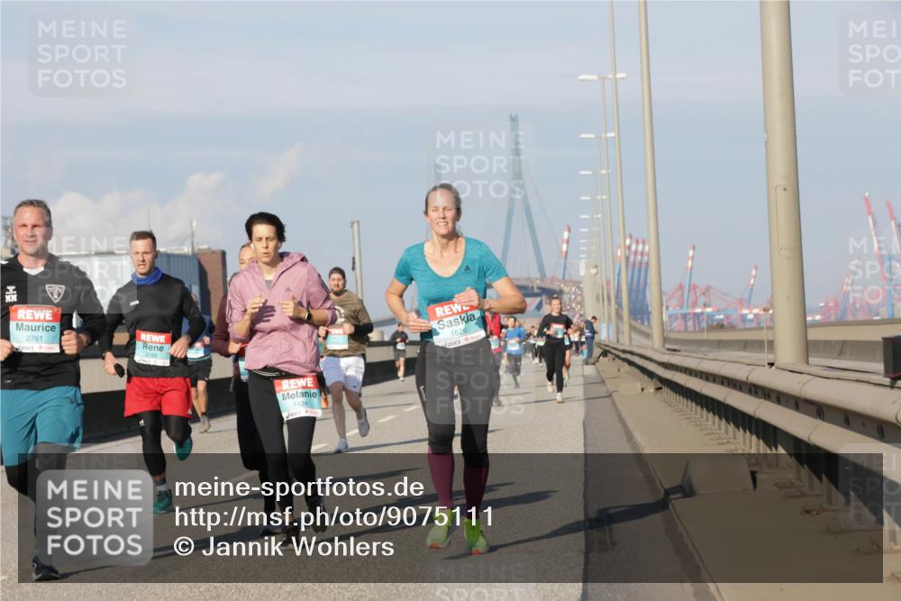 03.10.2025 - Köhlbrandbrückenlauf Jannik Wohlers http://msf.ph/oto/9075111 03.10.2025 09:51:24 Position 3 2761, 3188, 1424, 1626 meine-sportfotos.de