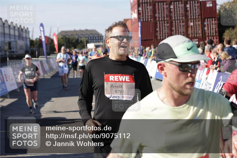 03.10.2025 - Köhlbrandbrückenlauf Jannik Wohlers http://msf.ph/oto/9075112 03.10.2025 13:16:25 Ziel 4144, 4146, 4314, 4317, 4347, 4408, 4414, 4563, 4586, 4928, 4952, 5032, 5498, 5570, 5806, 5815, 5836, 5983, 6353, 6761, 6771, 6812 meine-sportfotos.de