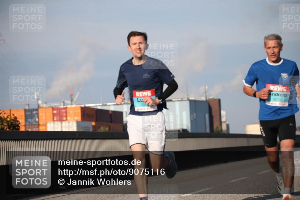 03.10.2025 - Köhlbrandbrückenlauf Jannik Wohlers http://msf.ph/oto/9075116 03.10.2025 09:41:28 Position 3 322, 3078 meine-sportfotos.de