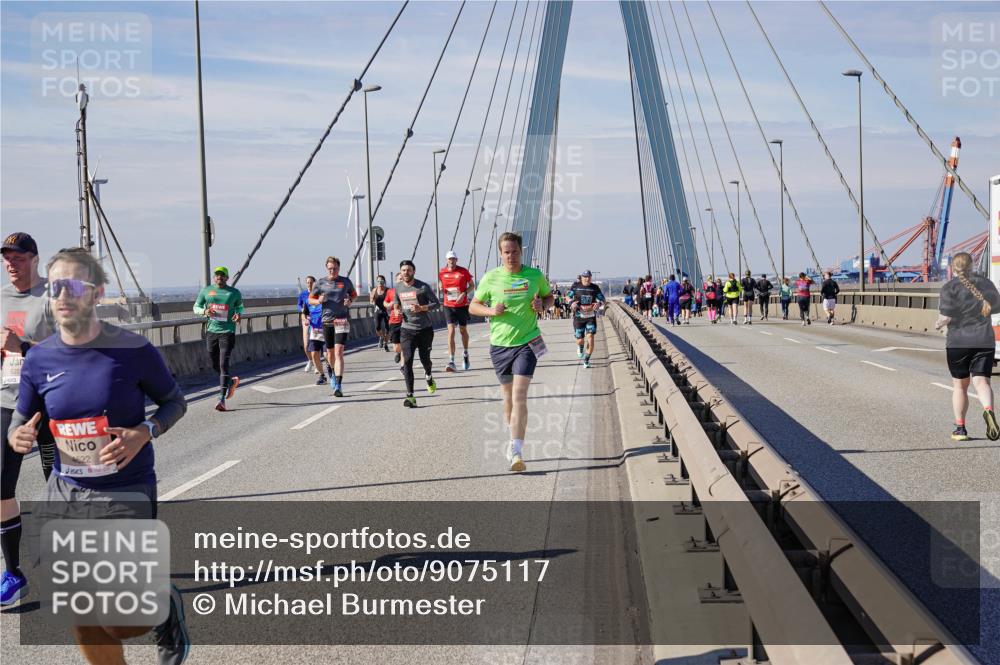 03.10.2025 - Köhlbrandbrückenlauf Michael Burmester http://msf.ph/oto/9075117 03.10.2025 12:40:30 Position 2 4622 meine-sportfotos.de