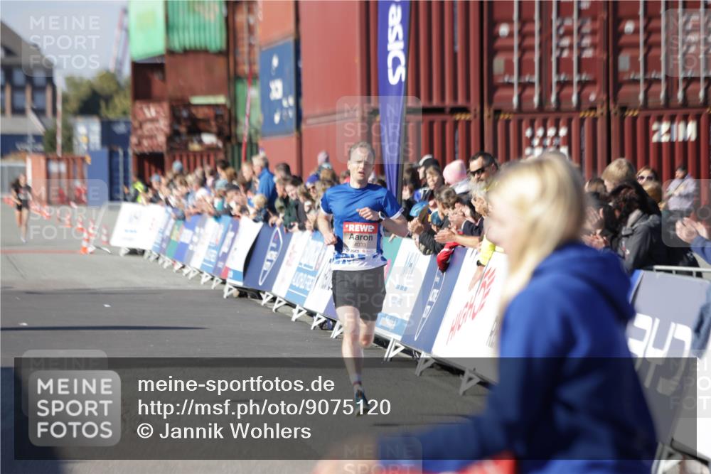03.10.2025 - Köhlbrandbrückenlauf Jannik Wohlers http://msf.ph/oto/9075120 03.10.2025 12:46:34 Ziel 4033 meine-sportfotos.de