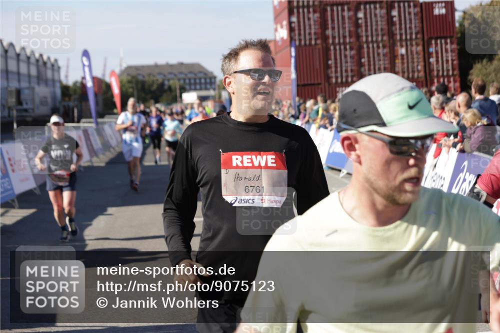 03.10.2025 - Köhlbrandbrückenlauf Jannik Wohlers http://msf.ph/oto/9075123 03.10.2025 13:16:25 Ziel 4144, 4146, 4314, 4317, 4347, 4408, 4414, 4563, 4586, 4928, 4952, 5032, 5498, 5570, 5806, 5815, 5836, 5983, 6353, 6761, 6771, 6812 meine-sportfotos.de