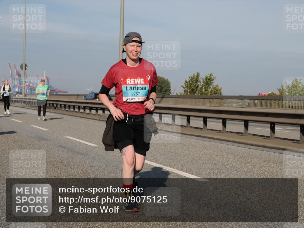 03.10.2025 - Köhlbrandbrückenlauf Fabian Wolf http://msf.ph/oto/9075125 03.10.2025 10:14:33 Position 3 2757 meine-sportfotos.de