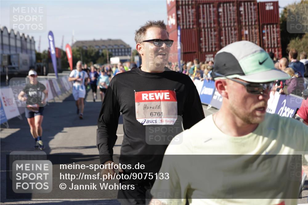 03.10.2025 - Köhlbrandbrückenlauf Jannik Wohlers http://msf.ph/oto/9075133 03.10.2025 13:16:26 Ziel 4144, 4146, 4314, 4317, 4347, 4408, 4414, 4563, 4586, 4928, 4952, 5032, 5498, 5570, 5694, 5815, 5836, 5983, 6353, 6377, 6761, 6771, 6812 meine-sportfotos.de