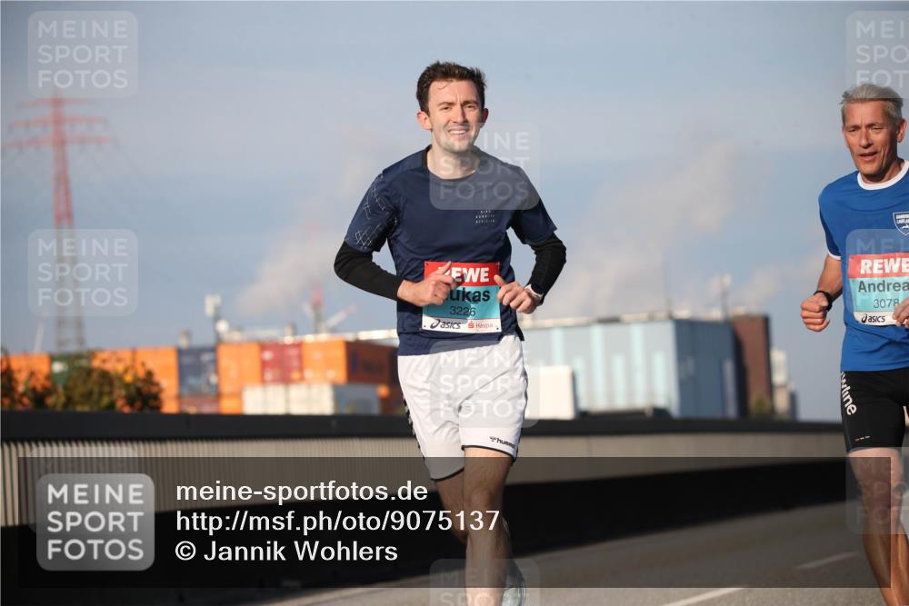 03.10.2025 - Köhlbrandbrückenlauf Jannik Wohlers http://msf.ph/oto/9075137 03.10.2025 09:41:29 Position 3 3226, 3078 meine-sportfotos.de