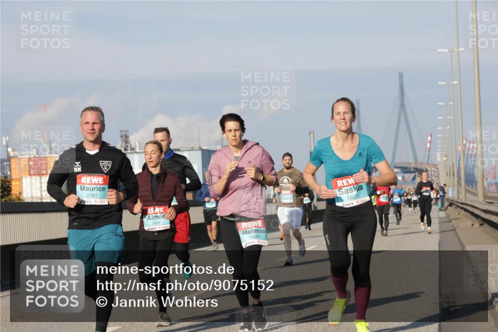 03.10.2025 - Köhlbrandbrückenlauf Jannik Wohlers http://msf.ph/oto/9075152 03.10.2025 09:51:25 Position 3 2761, 3409, 1424, 1626 meine-sportfotos.de