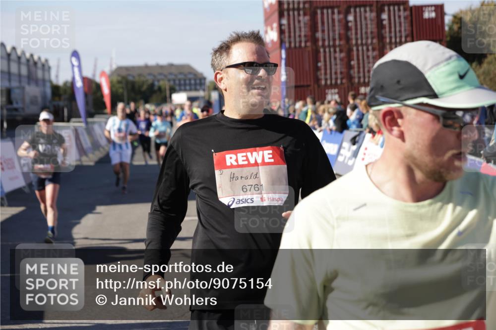 03.10.2025 - Köhlbrandbrückenlauf Jannik Wohlers http://msf.ph/oto/9075154 03.10.2025 13:16:26 Ziel 4144, 4146, 4314, 4317, 4347, 4408, 4414, 4563, 4586, 4928, 4952, 5032, 5498, 5570, 5694, 5815, 5836, 5983, 6353, 6377, 6761, 6771, 6812 meine-sportfotos.de