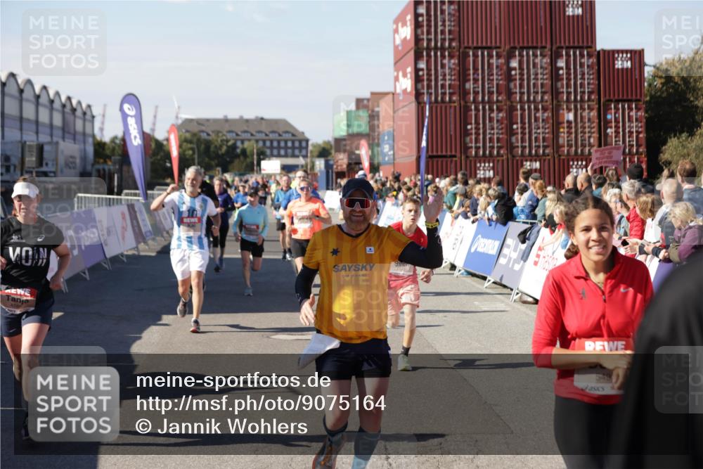 03.10.2025 - Köhlbrandbrückenlauf Jannik Wohlers http://msf.ph/oto/9075164 03.10.2025 13:16:27 Ziel 4144, 4146, 4314, 4317, 4347, 4408, 4414, 4563, 4586, 4928, 4952, 5032, 5498, 5570, 5694, 5815, 5836, 5983, 6208, 6353, 6377, 6761, 6771, 6812 meine-sportfotos.de