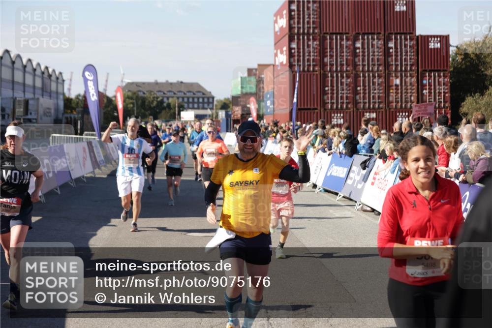 03.10.2025 - Köhlbrandbrückenlauf Jannik Wohlers http://msf.ph/oto/9075176 03.10.2025 13:16:27 Ziel 4144, 4146, 4314, 4317, 4347, 4408, 4414, 4563, 4586, 4928, 4952, 5032, 5498, 5570, 5694, 5815, 5836, 5983, 6208, 6353, 6377, 6761, 6771, 6812 meine-sportfotos.de