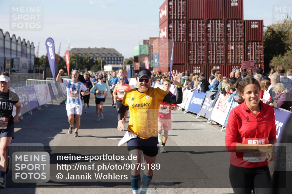 03.10.2025 - Köhlbrandbrückenlauf Jannik Wohlers http://msf.ph/oto/9075189 03.10.2025 13:16:27 Ziel 4144, 4146, 4314, 4317, 4347, 4408, 4414, 4563, 4586, 4928, 4952, 5032, 5498, 5570, 5694, 5815, 5836, 5983, 6208, 6353, 6377, 6761, 6771, 6812 meine-sportfotos.de