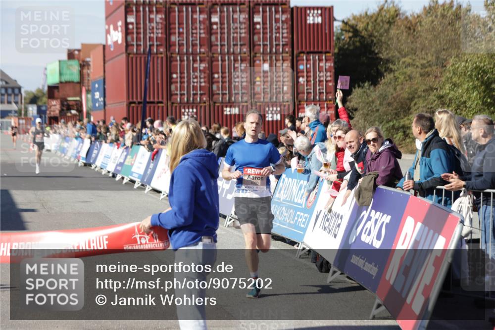 03.10.2025 - Köhlbrandbrückenlauf Jannik Wohlers http://msf.ph/oto/9075202 03.10.2025 12:46:37 Ziel 4027, 4033 meine-sportfotos.de