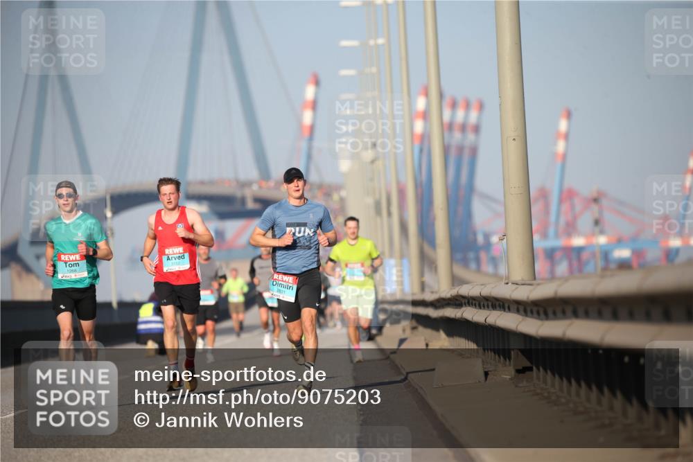 03.10.2025 - Köhlbrandbrückenlauf Jannik Wohlers http://msf.ph/oto/9075203 03.10.2025 09:41:43 Position 3 1268, 3152, 2831 meine-sportfotos.de