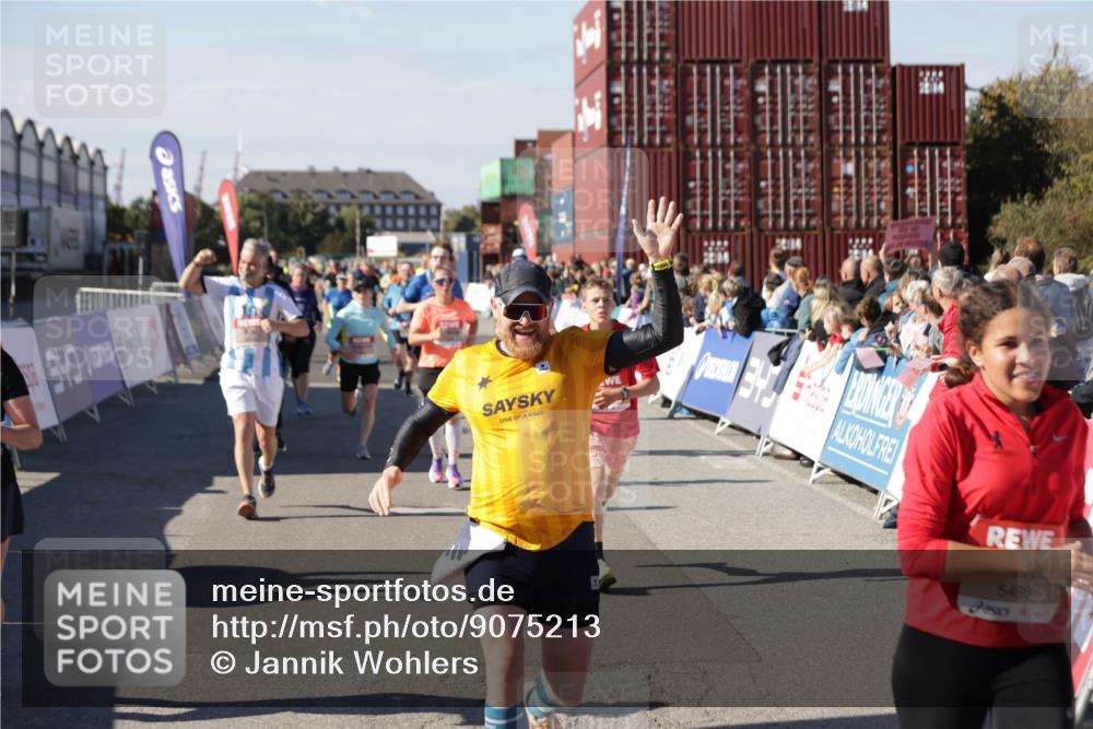 03.10.2025 - Köhlbrandbrückenlauf Jannik Wohlers http://msf.ph/oto/9075213 03.10.2025 13:16:27 Ziel 4144, 4146, 4314, 4317, 4347, 4408, 4414, 4563, 4586, 4928, 4952, 5032, 5498, 5570, 5694, 5815, 5836, 5983, 6208, 6353, 6377, 6761, 6771, 6812 meine-sportfotos.de