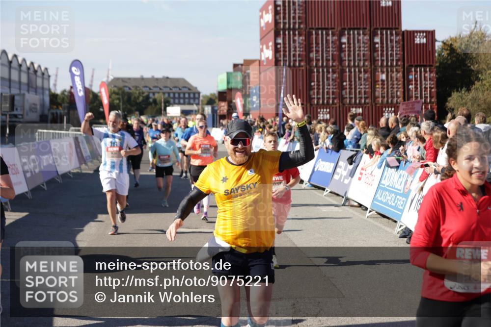 03.10.2025 - Köhlbrandbrückenlauf Jannik Wohlers http://msf.ph/oto/9075221 03.10.2025 13:16:27 Ziel 4144, 4146, 4314, 4317, 4347, 4408, 4414, 4563, 4586, 4928, 4952, 5032, 5498, 5570, 5694, 5815, 5836, 5983, 6208, 6353, 6377, 6761, 6771, 6812 meine-sportfotos.de