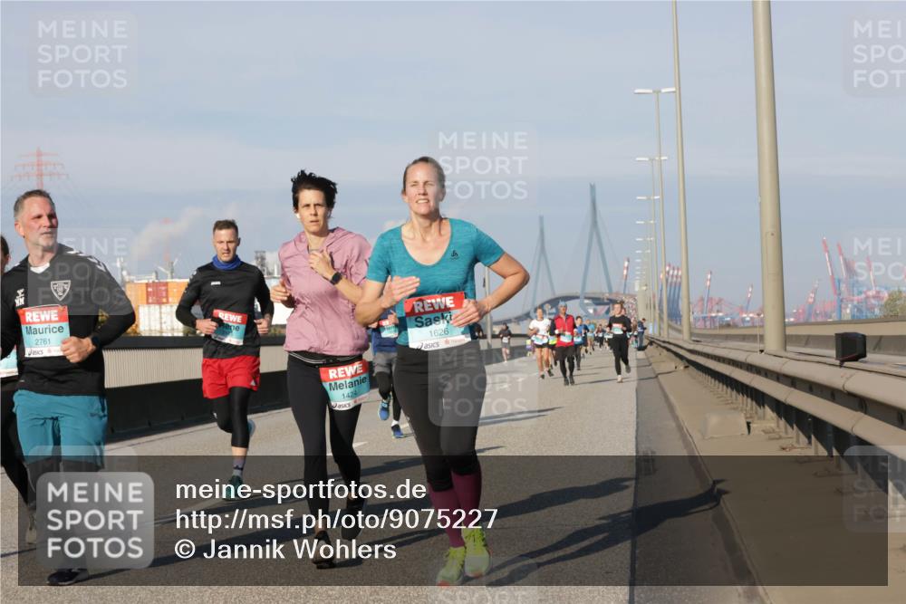 03.10.2025 - Köhlbrandbrückenlauf Jannik Wohlers http://msf.ph/oto/9075227 03.10.2025 09:51:26 Position 3 2761, 1424, 1626 meine-sportfotos.de